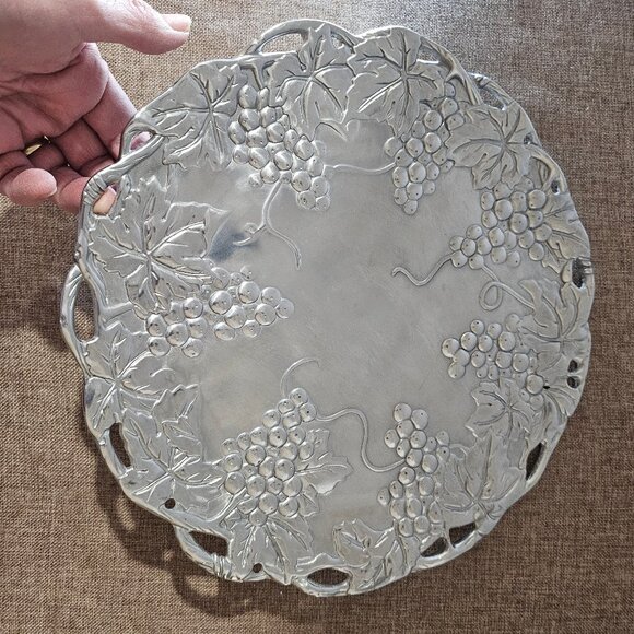 Gorgeous 1995 Aluminum Grape Design Arthur Court Round Serveware Platter 12" - Picture 4 of 12